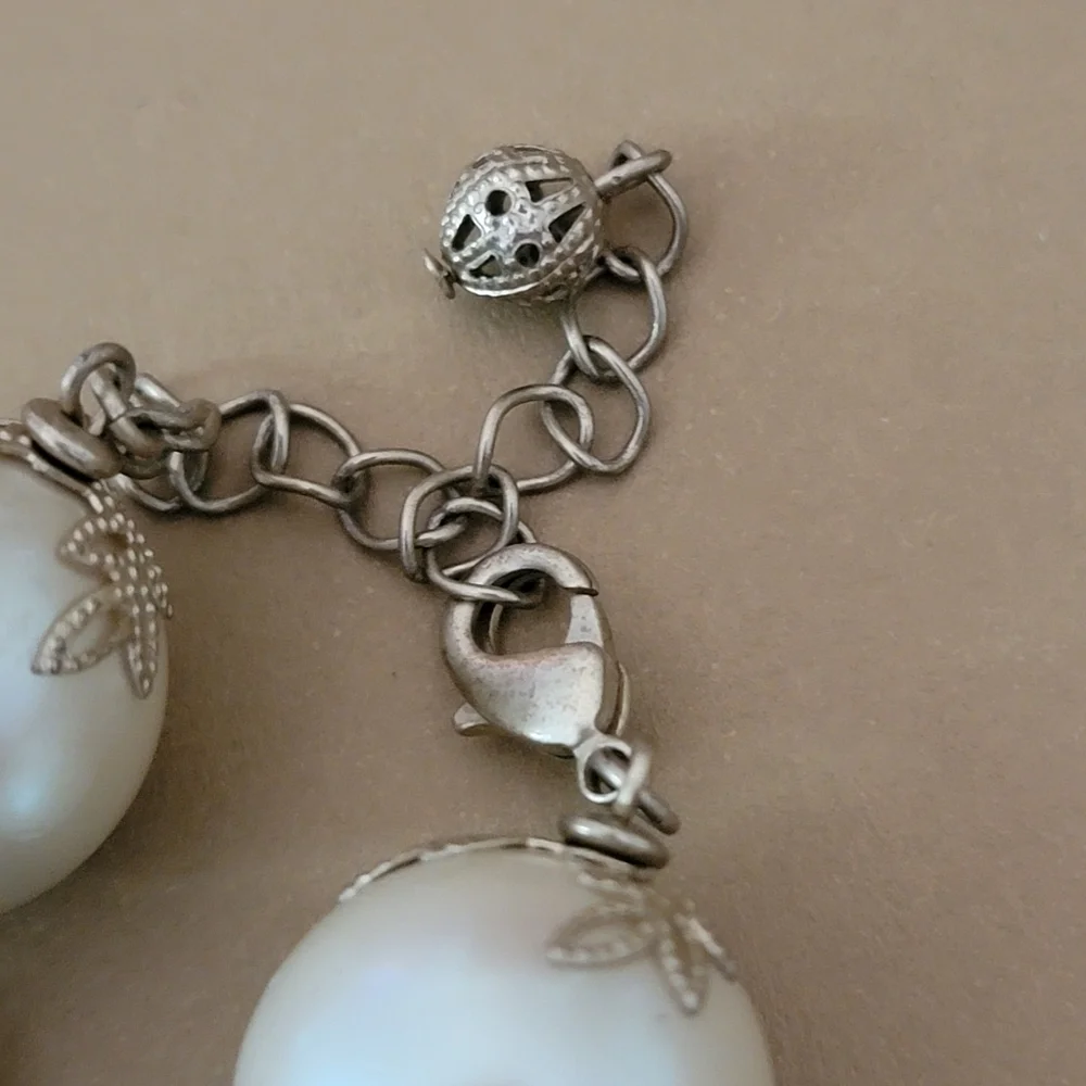 Beautiful Vintage Faux Large Pearl Gold Tone Necklace 7.5